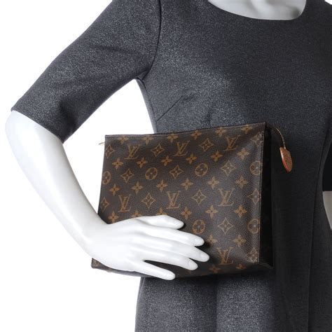 lv toiletry pouch 26 outfit|louis vuitton make up pouch.